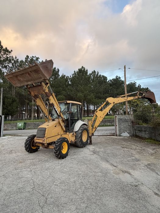 Retroescavadora newholland nh85