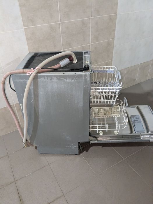 Посудомийка Ariston Hotpoint вбудована 45 см.