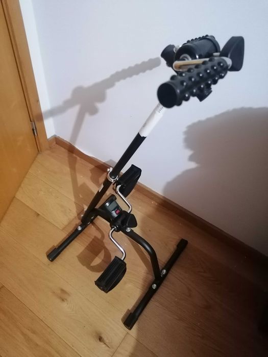 Idosos exercício de pes e braços