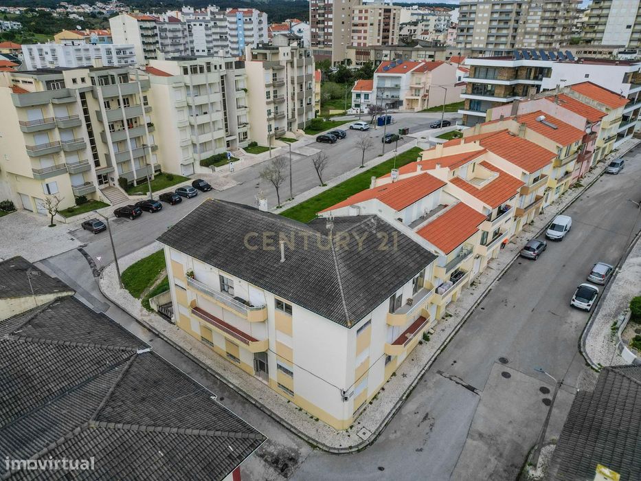 Garagem com 98,5 m² em Buarcos – Espaço Independente e Privativo