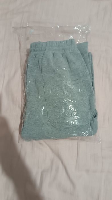 Нові! Унісекс джогери з рюшами sage green теплі флісові