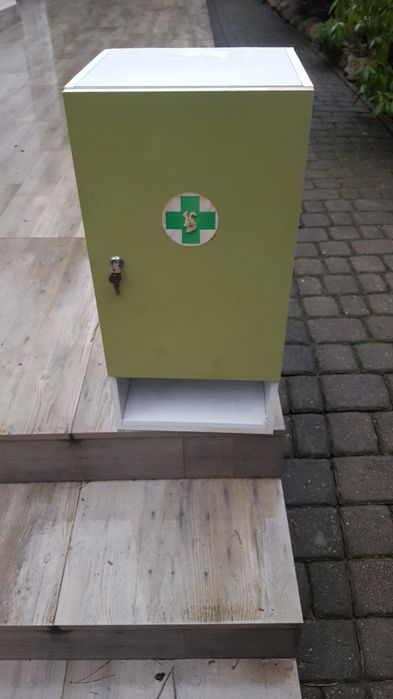 Apteczka szafka wiszaca