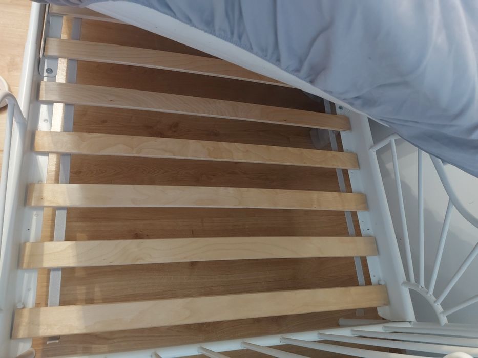 Łóżko metalowe Minnen rozsuwane dla dziewczynki księżniczki Ikea