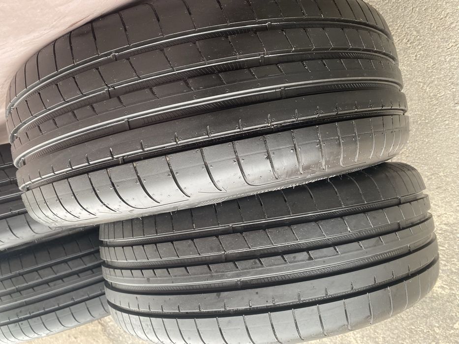 235/45/19 Good year asymmetric 5