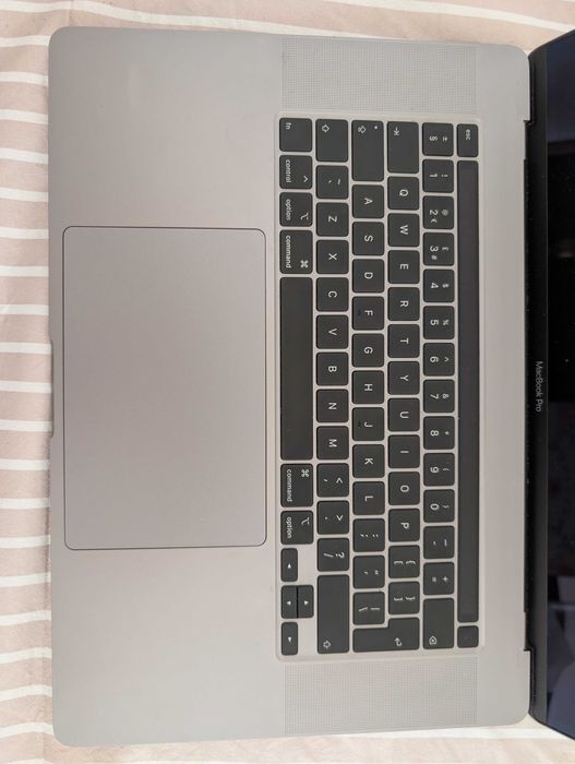 MacBook Pro 16" 2019 / 2.6GHz i7 / 32Gb RAM / 512Gb SSD / English Keyboard