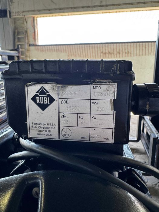 Máquina de corte RUBI DT-250