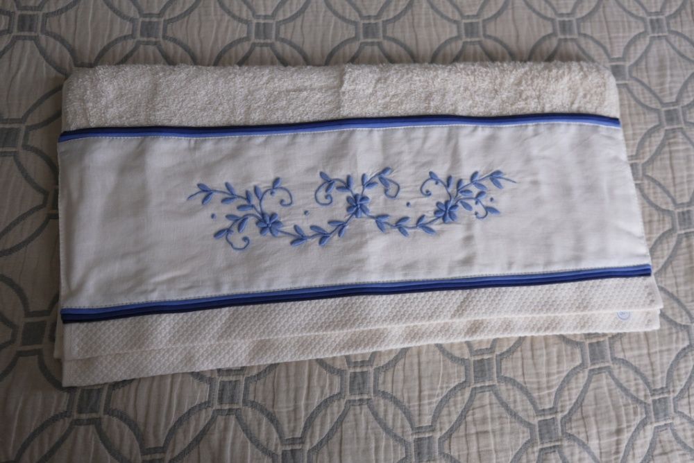 Toalha de rosto em Bordado Madeira 100cmx50cm