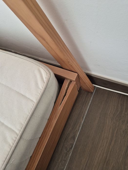 Cama estilo montessori com colchão
