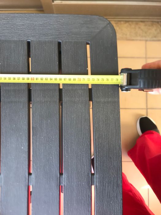Mesa jardim  com dimensões generosas