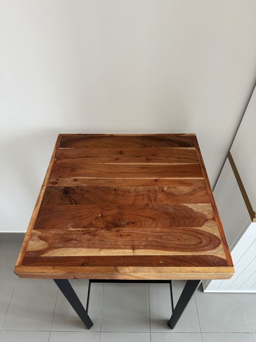 Mesa alta de madeira