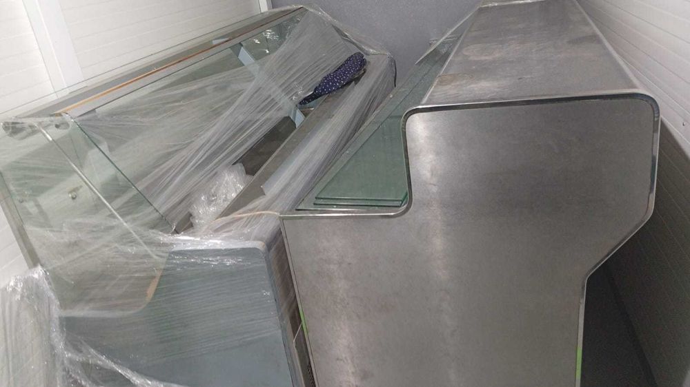 Vende se dois balcão de 2 metros e 50 cm, 800 euros cada