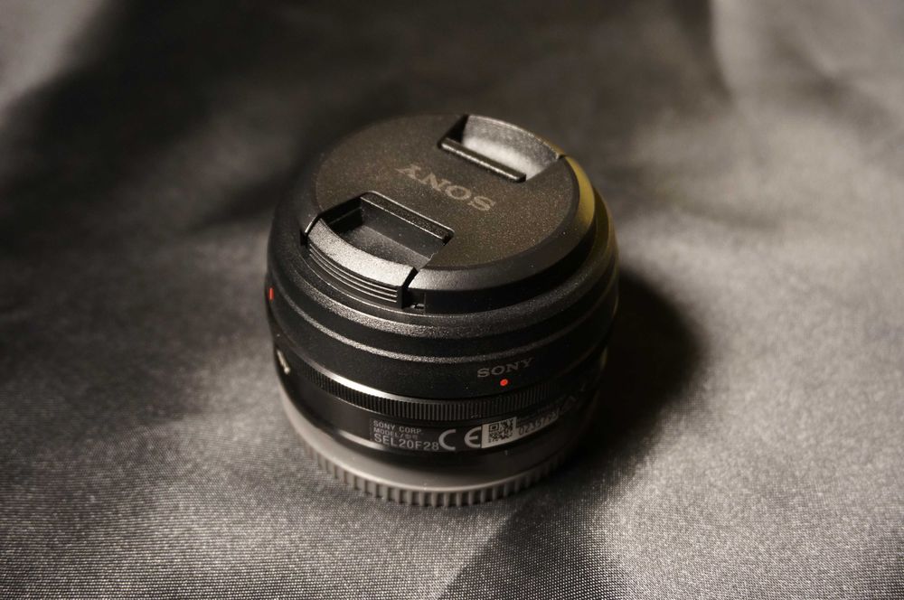 Об'єктив Sony SEL20F28 20mm F/2.8