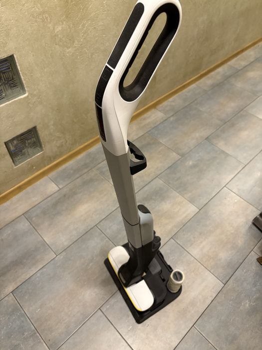 Mop wlektryczny bezprzewodowy Karcher FC 4-4