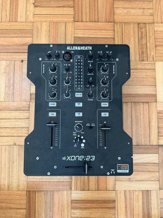 Mesa de Mistura Allen & Heath Xone:23 (Mixer DJ)