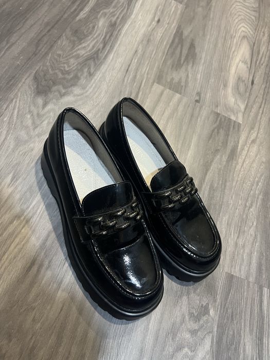 Туфлі, лофери.