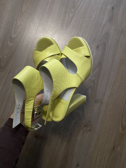 Estro босоніжки шкіряні