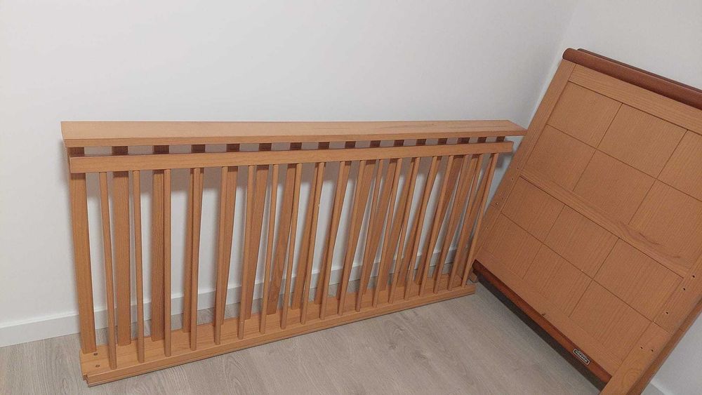 Cama convertível TRAMA (Grupo Bebecar), em bom estado