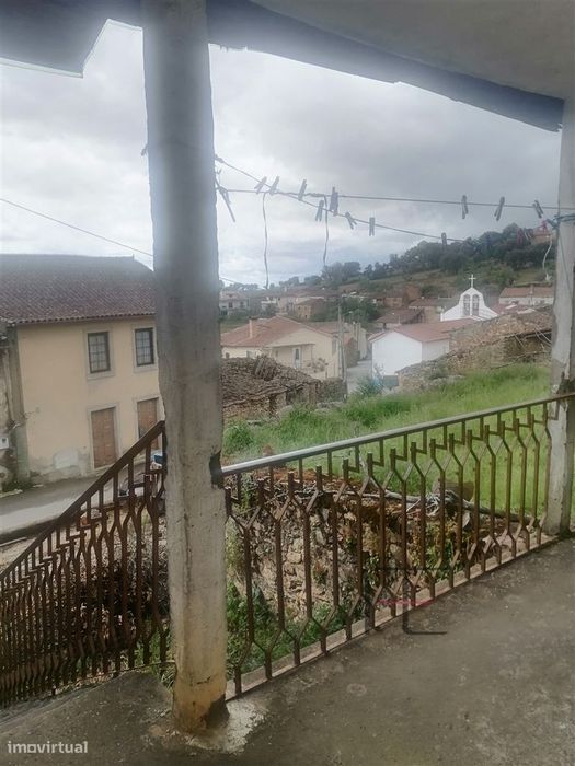 Moradia para Restaurar T3 Venda em Mogadouro, Valverde, Vale de Porco
