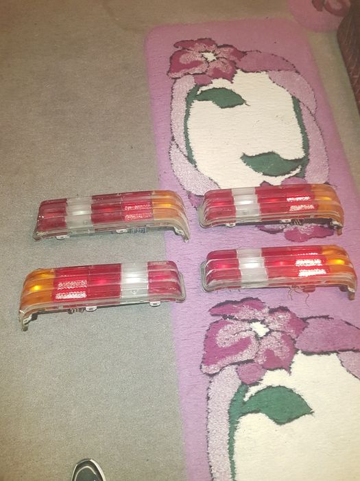 Молдінги молдинги  фари фонарь ліхтарMercedes-Benz 123