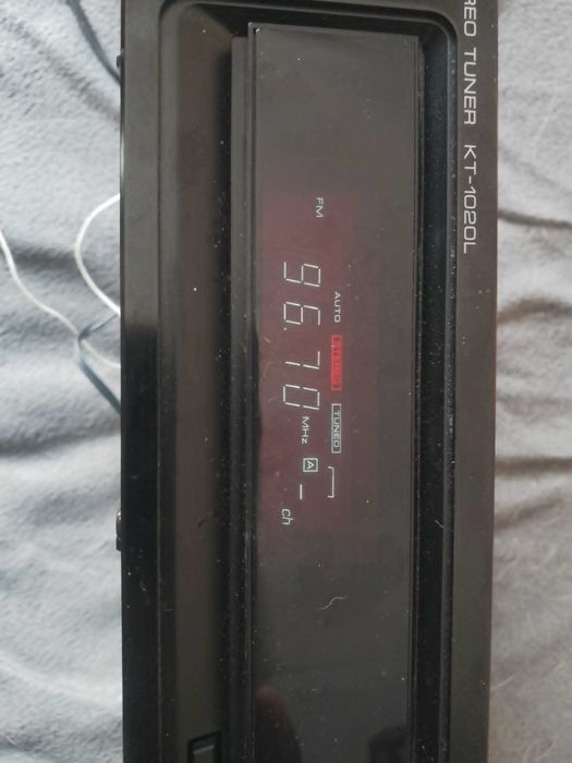 Tuner cyfrowy / KENWOOD model KT-1020L AM/FM Stereo Quartz Synthesizer Tuner