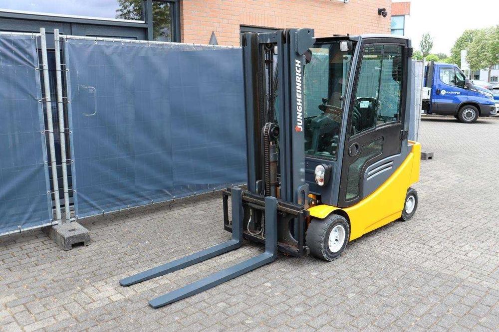 Empilhador eléctrico Jungheinrich EFG320 - 2.000 Kg (2652)