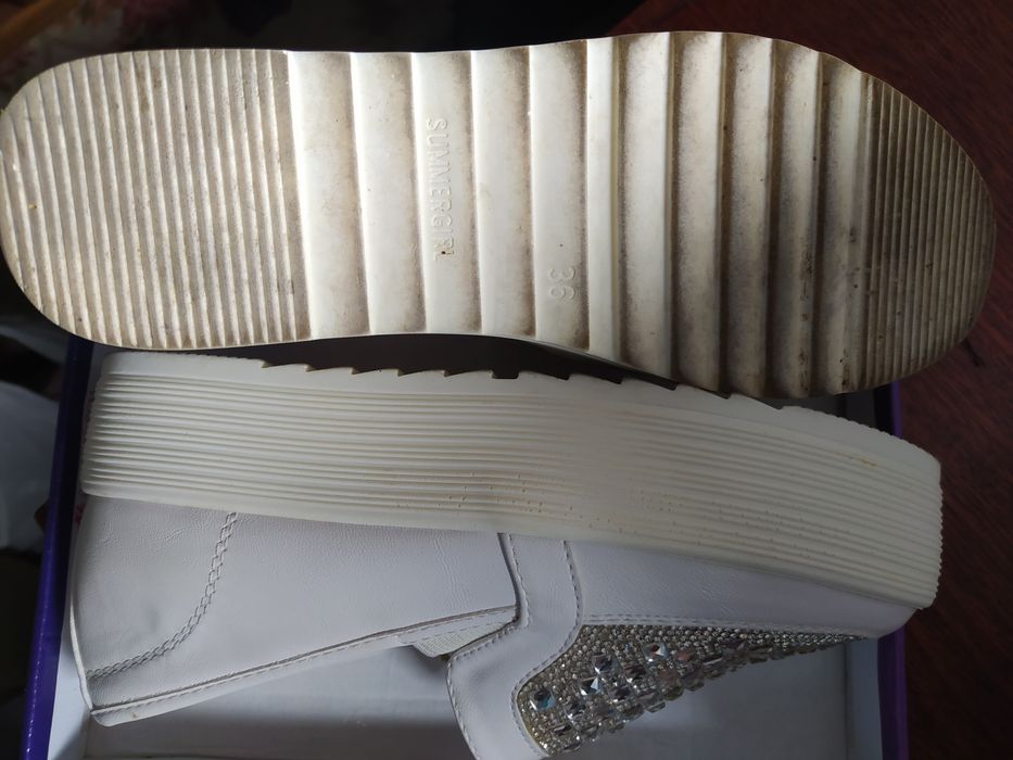 кроси, кеди,мокасини