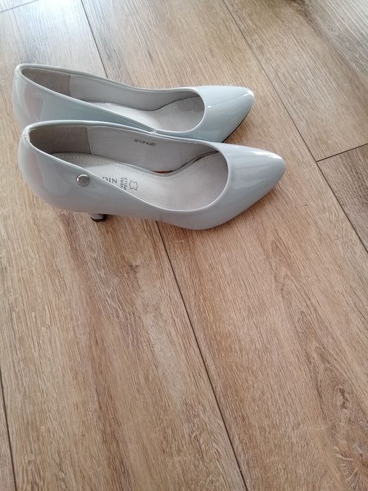 Buty na obcasie damskie