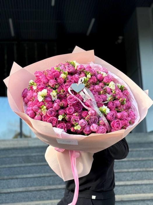 101 троянда, доставка квітів рози оптом