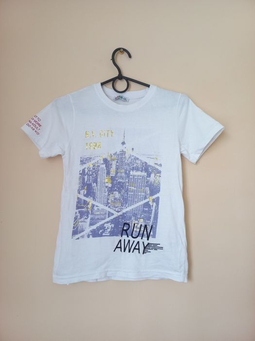 Біла футболка на хлопчика