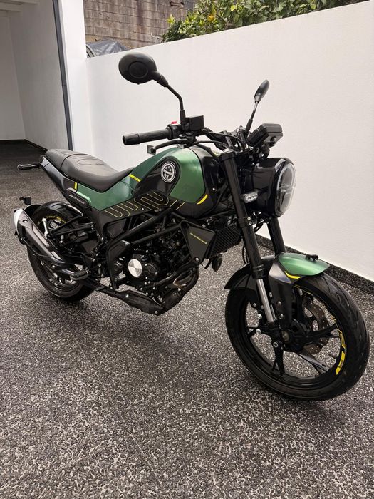 Benelli leoncino 125 como nova