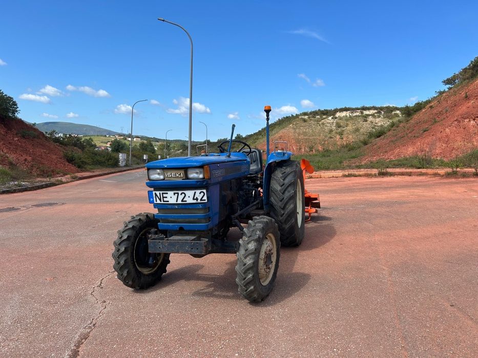 Trator Iseki com Frese Galucho