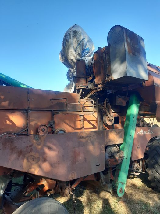 Комбайн НИВА 1990 року