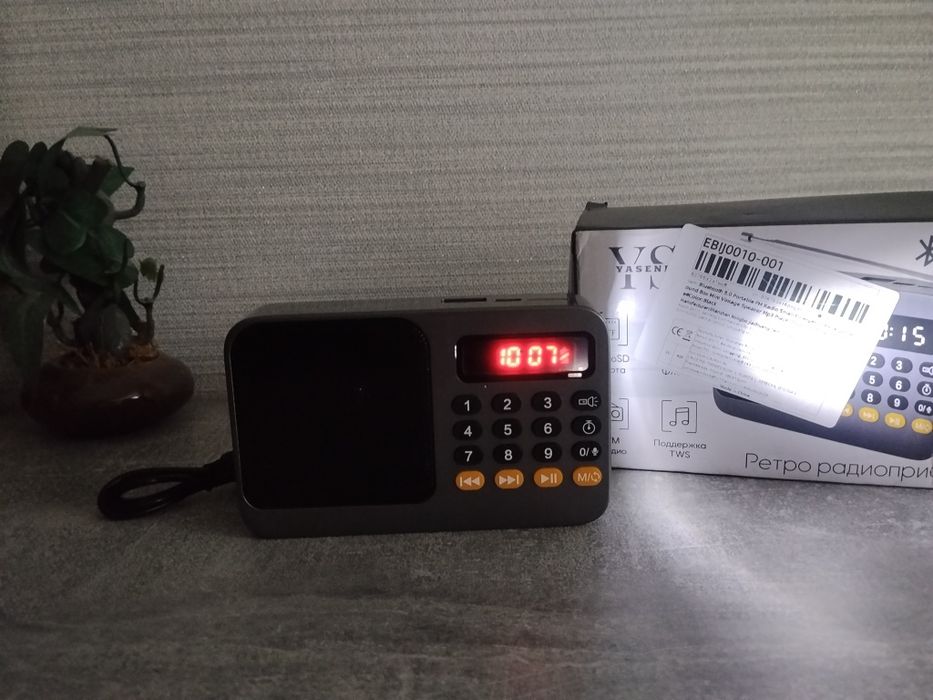 Якісне FM радіо, акум 18650, Type-C, MP3, Bluetooth, ліхтарик