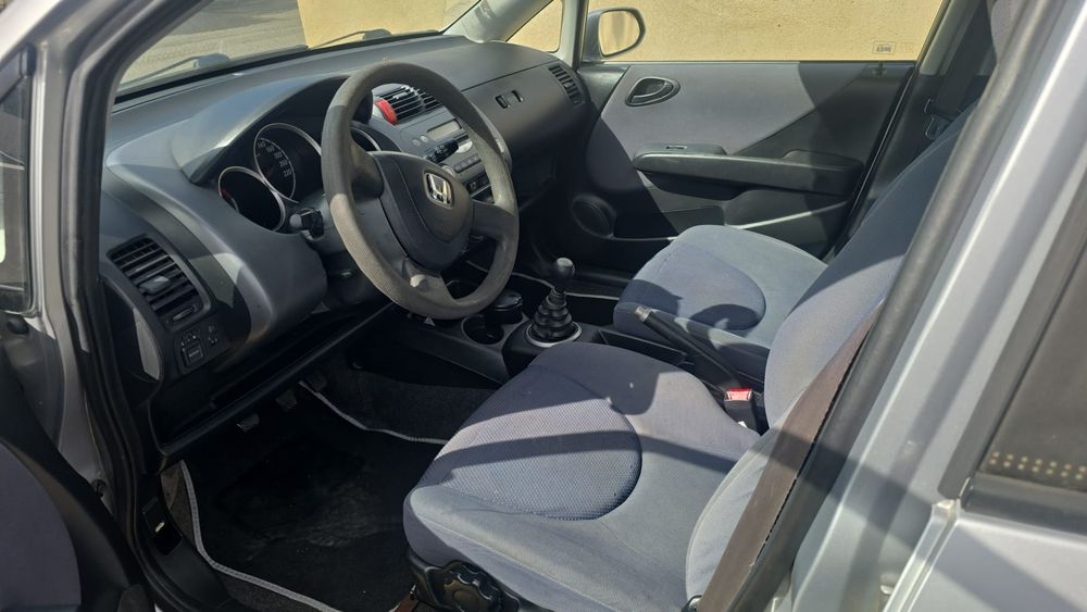 Vendo Honda muito bem conservado.
