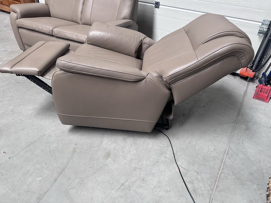Idealny zestaw ze skóry sofa + fotel z funkcją relaks