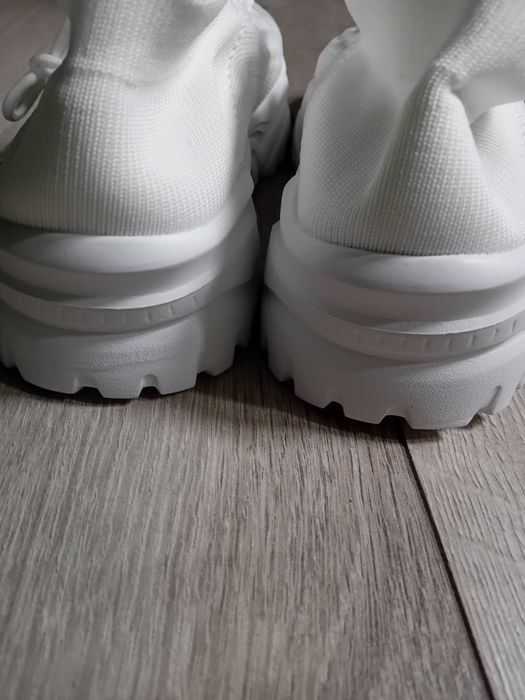 Buty sportowe na platformie 41/27cm.