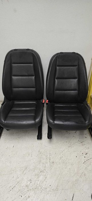 Bancos Audi A4 B7 em Pele (Elétricos)