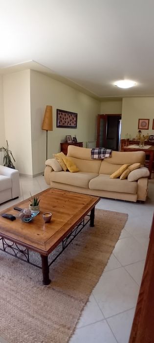 Apartamento T4 com garagem e sótão
