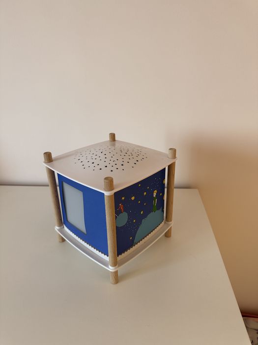 Candeeiro projetor noturno de bebé com música