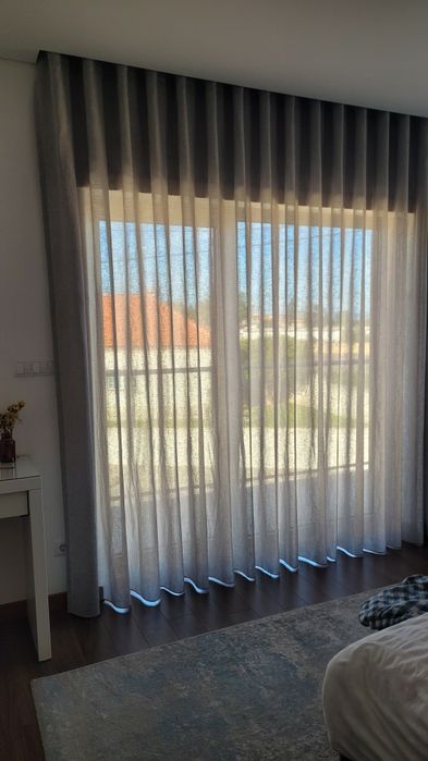 Cama colchão e cortina