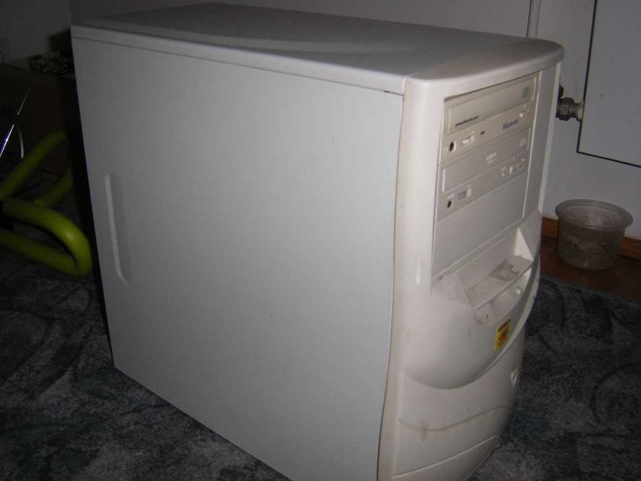 Obudowa ATX z zasilaczem do komputera PC
