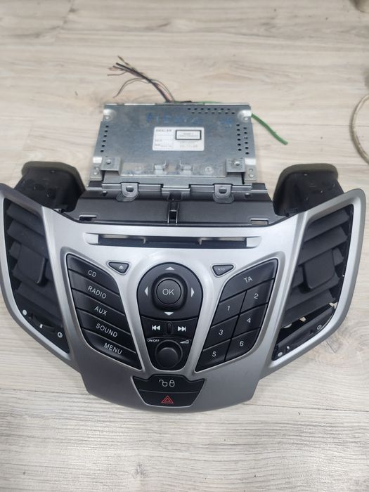 Продам магнитолу Ford Fiesta