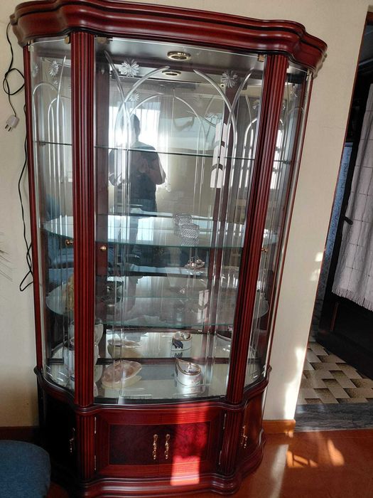 Móvel Vitrine de Canto Clássico em Madeira e Vidro (Excelente Estado)