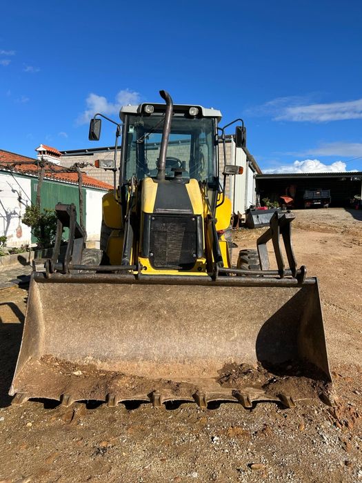 Retroescavadora New Holland B100BLR