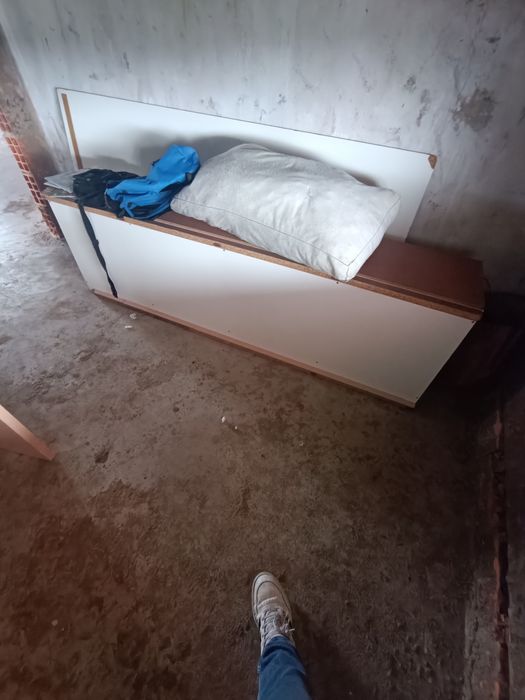 Cama solteiro com gavetas