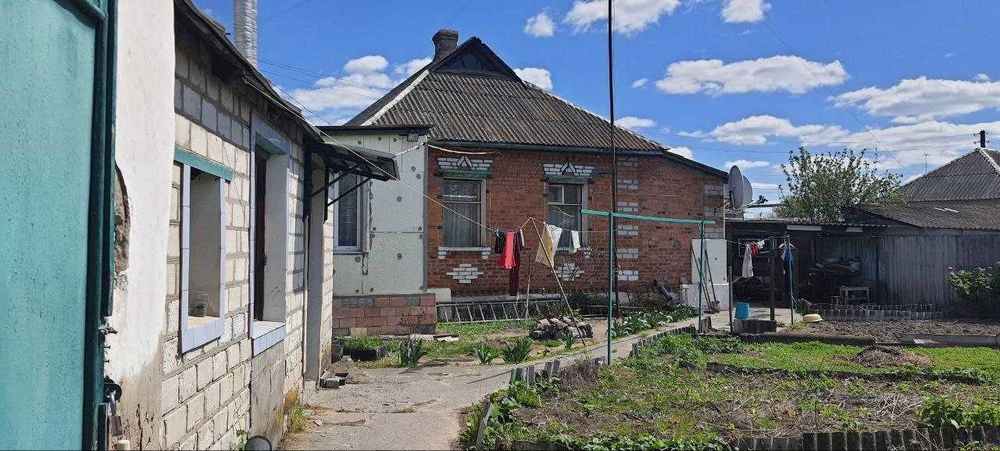 Продам будинок  м. Зміїв