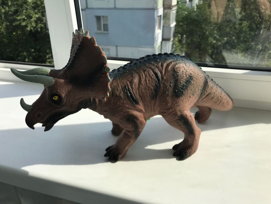 Продам игрушку Динозавр