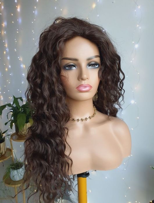 Długa lekka peruka fale loki naturalny brąz naturalna fryzura