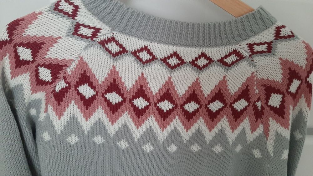 Sweter damski  we wzory