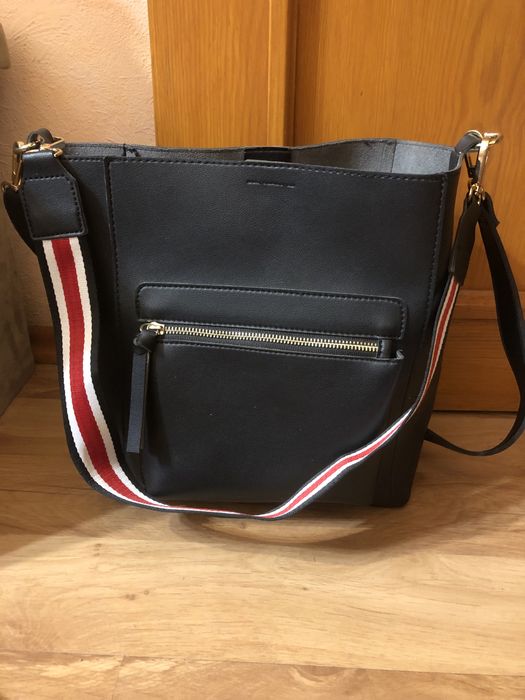 Женская сумка черного цвета